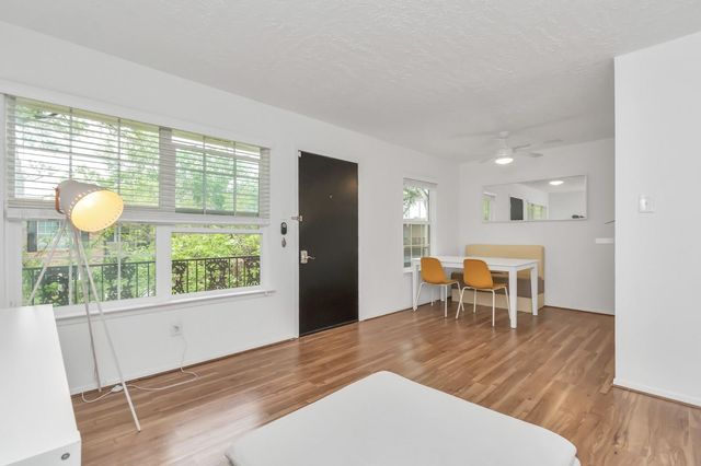 3224 Timmons Lane 136, Houston, TX 77027