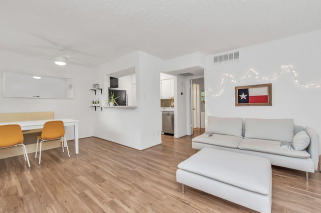 3224 Timmons Lane 136, Houston, TX 77027