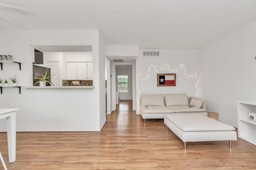 3224 Timmons Lane 136, Houston, TX 77027