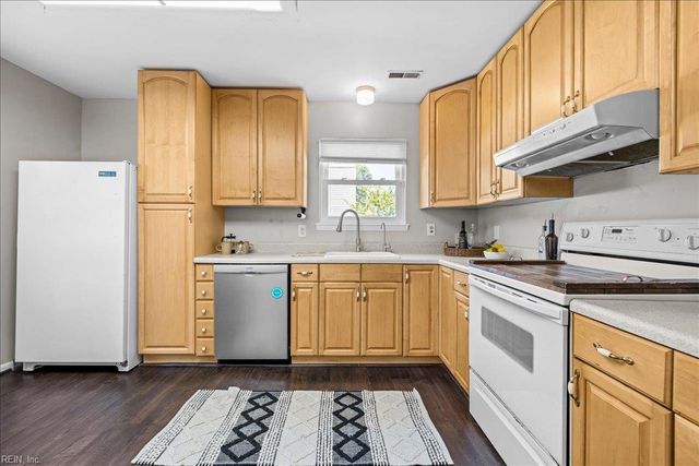 1829 Slalom DR, Virginia Beach, VA 23453