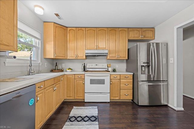 1829 Slalom DR, Virginia Beach, VA 23453