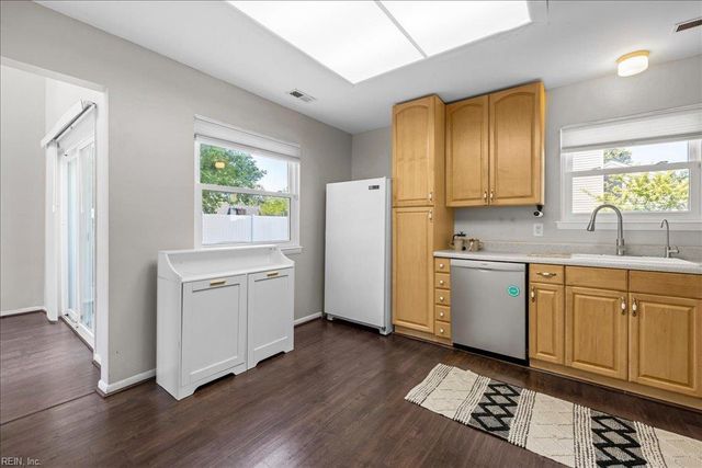 1829 Slalom DR, Virginia Beach, VA 23453