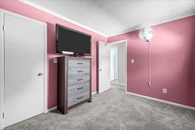 1829 Slalom DR, Virginia Beach, VA 23453