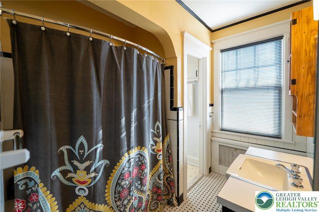 309 North 10th Street, Easton, PA 18042