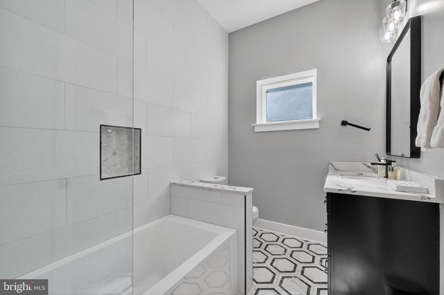 7121 W GREENVALE PKWY, Chevy Chase, MD 20815