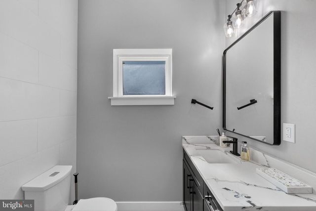 7121 W GREENVALE PKWY, Chevy Chase, MD 20815