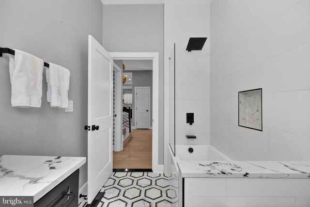 7121 W GREENVALE PKWY, Chevy Chase, MD 20815
