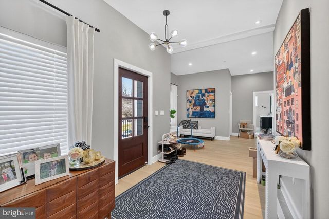 7121 W GREENVALE PKWY, Chevy Chase, MD 20815