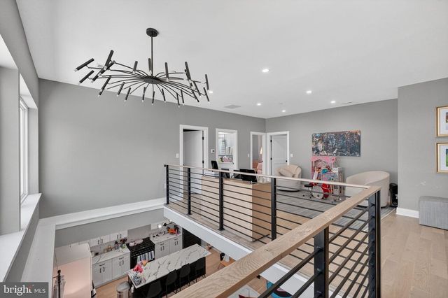 7121 W GREENVALE PKWY, Chevy Chase, MD 20815