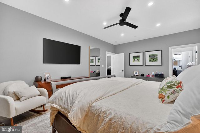 7121 W GREENVALE PKWY, Chevy Chase, MD 20815
