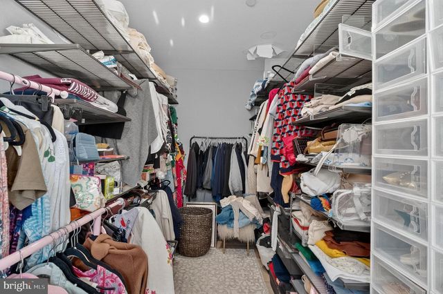 7121 W GREENVALE PKWY, Chevy Chase, MD 20815