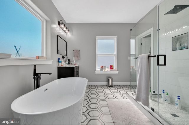 7121 W GREENVALE PKWY, Chevy Chase, MD 20815