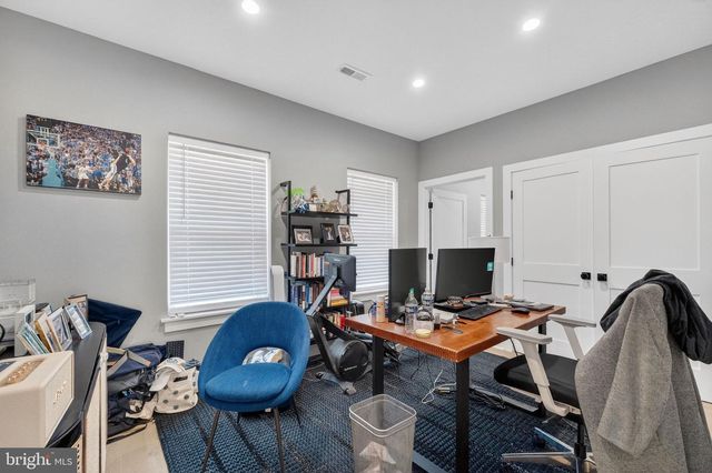 7121 W GREENVALE PKWY, Chevy Chase, MD 20815