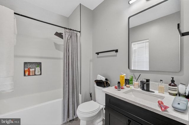 7121 W GREENVALE PKWY, Chevy Chase, MD 20815