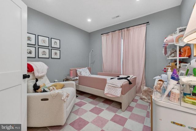 7121 W GREENVALE PKWY, Chevy Chase, MD 20815