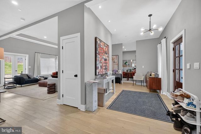 7121 W GREENVALE PKWY, Chevy Chase, MD 20815