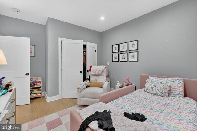 7121 W GREENVALE PKWY, Chevy Chase, MD 20815