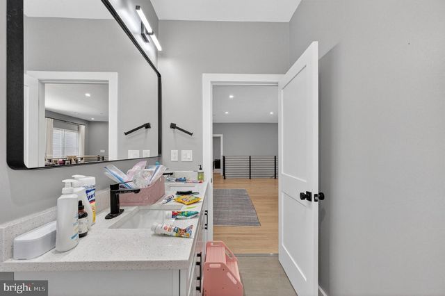 7121 W GREENVALE PKWY, Chevy Chase, MD 20815