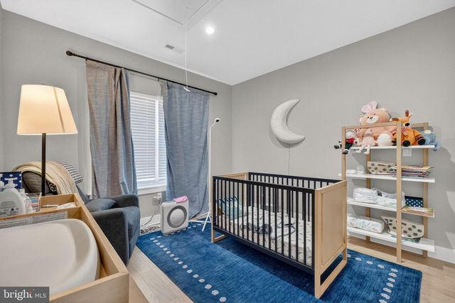 7121 W GREENVALE PKWY, Chevy Chase, MD 20815