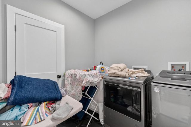 7121 W GREENVALE PKWY, Chevy Chase, MD 20815