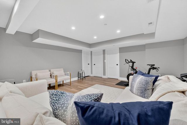 7121 W GREENVALE PKWY, Chevy Chase, MD 20815