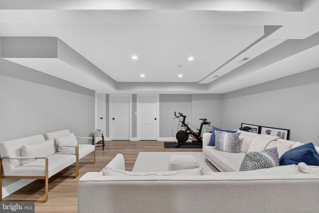 7121 W GREENVALE PKWY, Chevy Chase, MD 20815