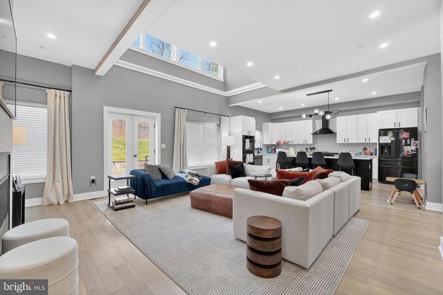 7121 W GREENVALE PKWY, Chevy Chase, MD 20815
