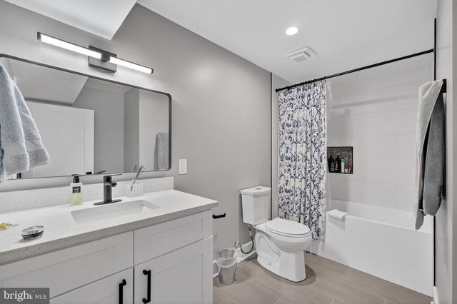 7121 W GREENVALE PKWY, Chevy Chase, MD 20815