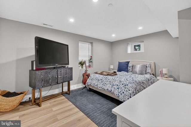 7121 W GREENVALE PKWY, Chevy Chase, MD 20815