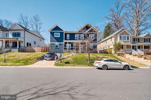 7121 W GREENVALE PKWY, Chevy Chase, MD 20815