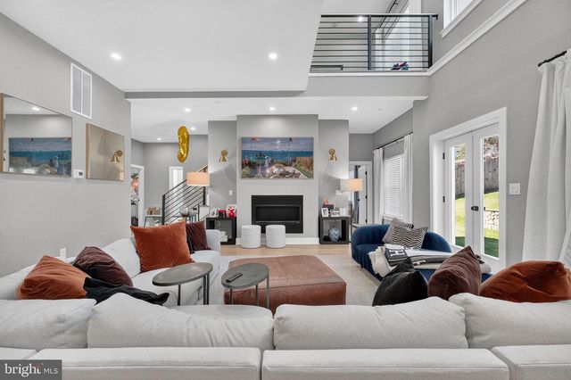 7121 W GREENVALE PKWY, Chevy Chase, MD 20815