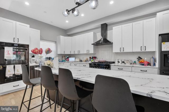 7121 W GREENVALE PKWY, Chevy Chase, MD 20815