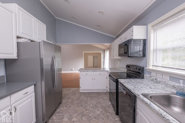 8155 N Richardt Avenue, Indianapolis, IN 46256
