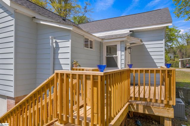 26 Pearl Street, Ware Shoals, SC 29692