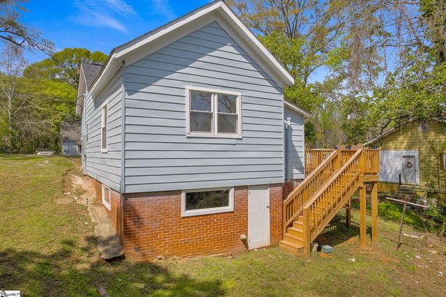 26 Pearl Street, Ware Shoals, SC 29692