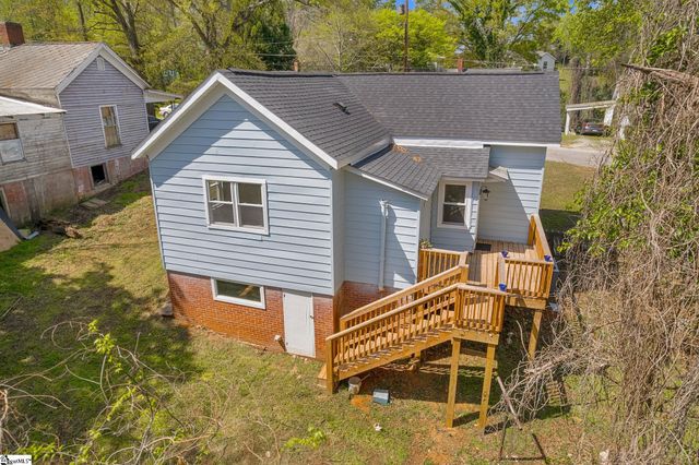 26 Pearl Street, Ware Shoals, SC 29692