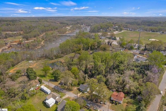 26 Pearl Street, Ware Shoals, SC 29692