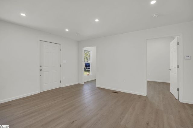 26 Pearl Street, Ware Shoals, SC 29692