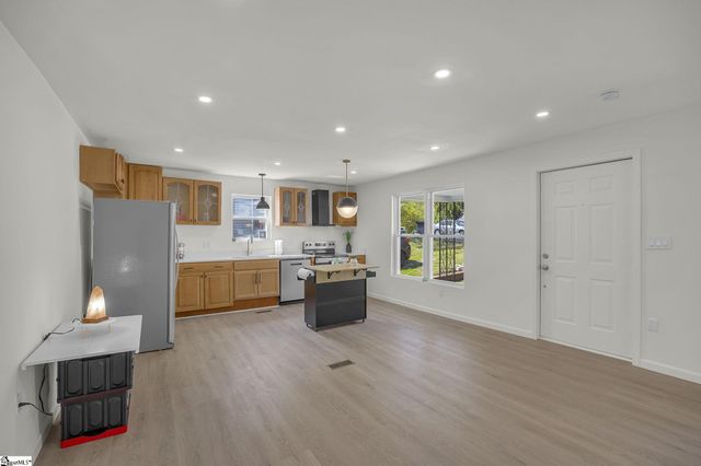 26 Pearl Street, Ware Shoals, SC 29692