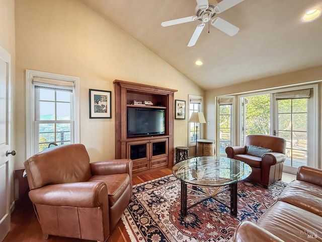 1000 Wolf Ridge Rd, Glen Ellen, CA 95442