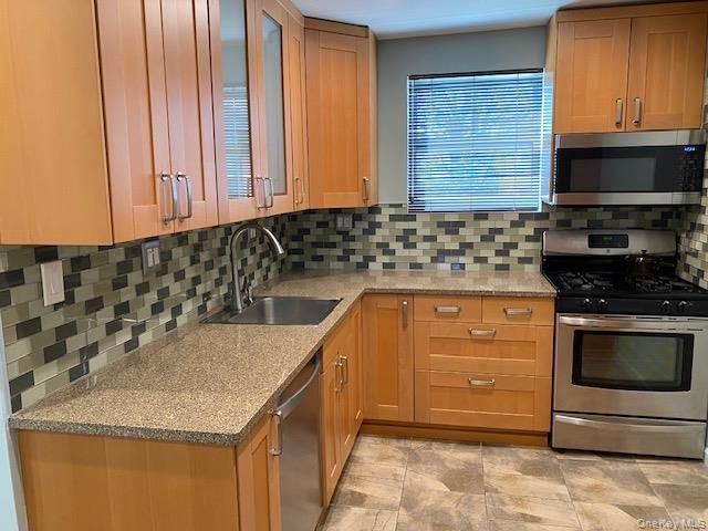 263-17 74th Avenue E-2, Glen Oaks, NY 11004