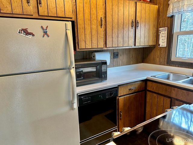 10830 N Blunder Road, Bessemer, MI 49911