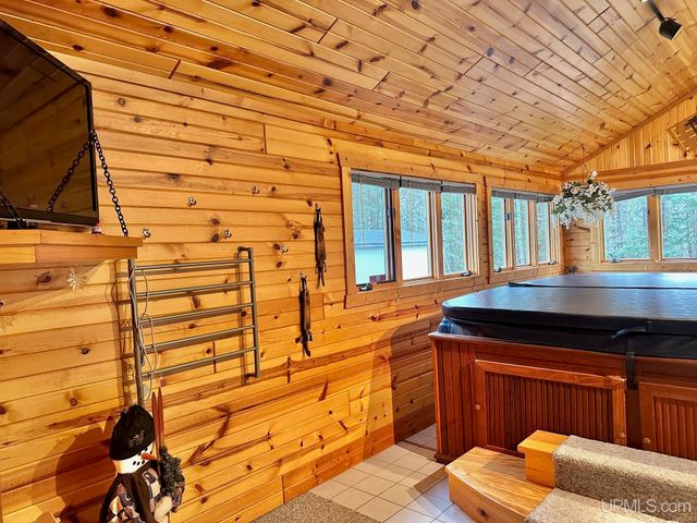 10830 N Blunder Road, Bessemer, MI 49911