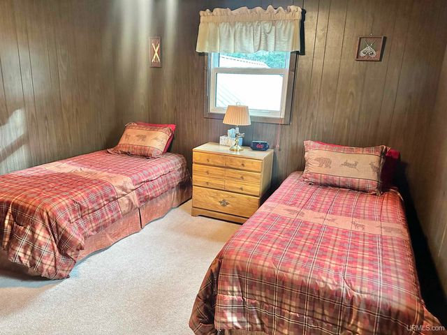 10830 N Blunder Road, Bessemer, MI 49911