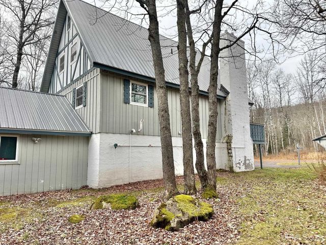 10830 N Blunder Road, Bessemer, MI 49911