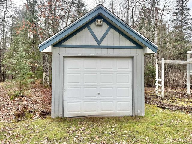 10830 N Blunder Road, Bessemer, MI 49911