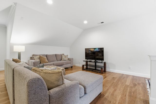 7075 Pinewood Rd, Nunnelly, TN 37137