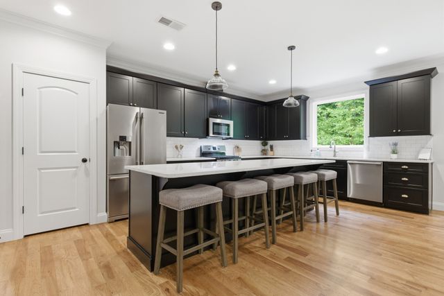 7075 Pinewood Rd, Nunnelly, TN 37137