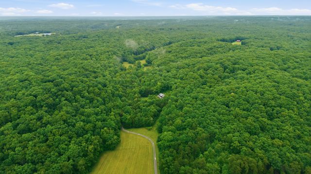 7075 Pinewood Rd, Nunnelly, TN 37137