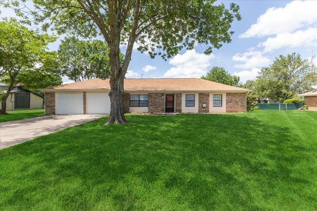 310 Pebble Creek Lane, Red Oak, TX 75154